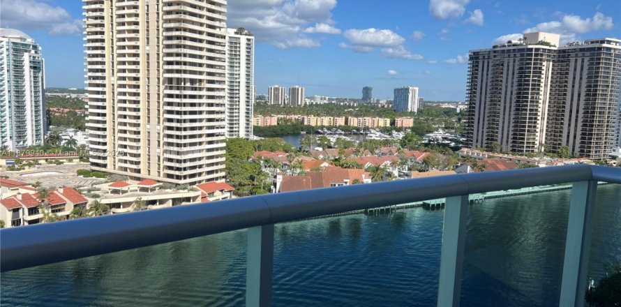 Кондоминиум с 1 спальней в Санни-Айлс-Бич, Флорида № 1922004