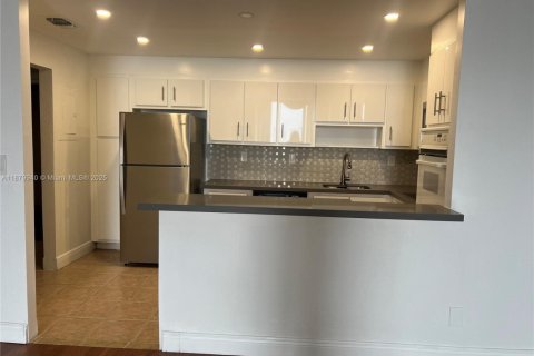 Снять в аренду кондоминиум в Санни-Айлс-Бич, Флорида 1 спальня, 92.9м2, № 1922004 - фото 8