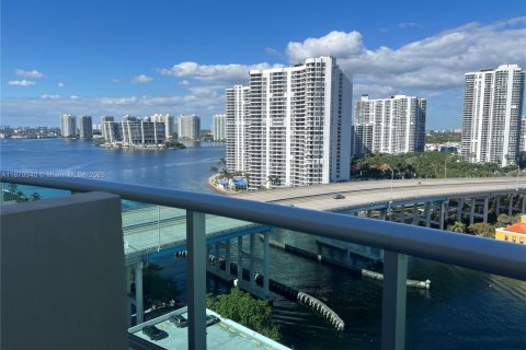 Снять в аренду кондоминиум в Санни-Айлс-Бич, Флорида 1 спальня, 92.9м2, № 1922004 - фото 2