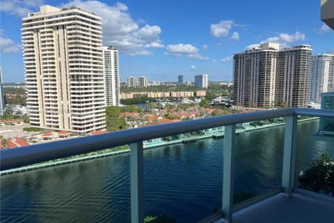 Снять в аренду кондоминиум в Санни-Айлс-Бич, Флорида 1 спальня, 92.9м2, № 1922004 - фото 3