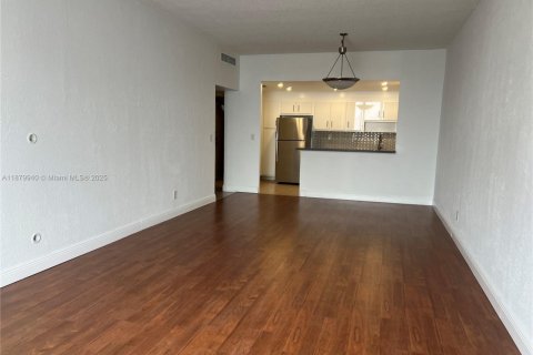 Снять в аренду кондоминиум в Санни-Айлс-Бич, Флорида 1 спальня, 92.9м2, № 1922004 - фото 9