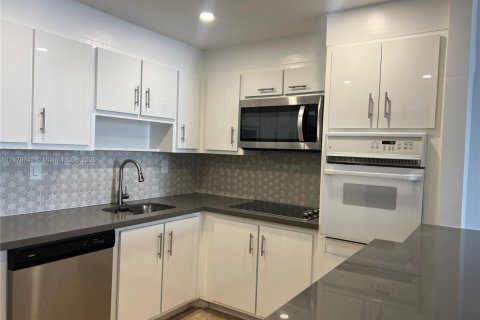 Снять в аренду кондоминиум в Санни-Айлс-Бич, Флорида 1 спальня, 92.9м2, № 1922004 - фото 7