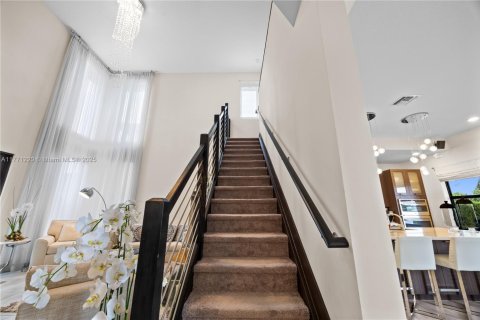 House in Miami Lakes, Florida 4 bedrooms, 239.87 sq.m. № 1692405 - photo 10