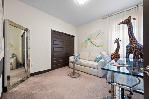 House in Miami Lakes, Florida 4 bedrooms, 239.87 sq.m. № 1692405 - photo 25