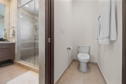 House in Miami Lakes, Florida 4 bedrooms, 239.87 sq.m. № 1692405 - photo 22