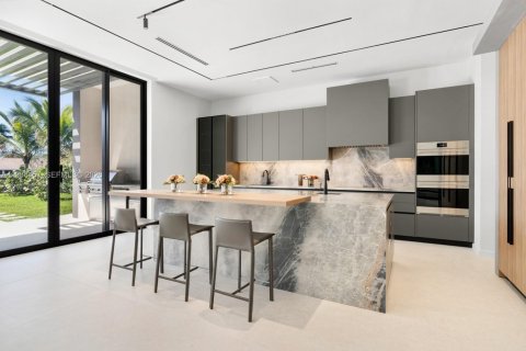 Снять в аренду виллу или дом в Халландейл-Бич, Флорида 6 спален, 888.15м2, № 2050958 - фото 16