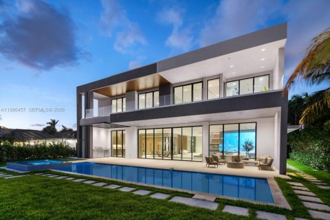 Снять в аренду виллу или дом в Халландейл-Бич, Флорида 6 спален, 888.15м2, № 2050958 - фото 6