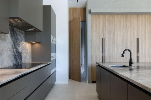 Снять в аренду виллу или дом в Халландейл-Бич, Флорида 6 спален, 888.15м2, № 2050958 - фото 17