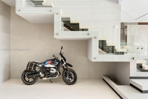 Снять в аренду виллу или дом в Халландейл-Бич, Флорида 6 спален, 888.15м2, № 2050958 - фото 24