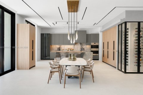 Снять в аренду виллу или дом в Халландейл-Бич, Флорида 6 спален, 888.15м2, № 2050958 - фото 11