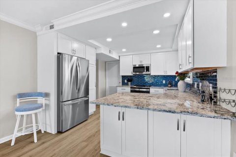Condo in Sarasota, Florida, 2 bedrooms  № 1555005 - photo 12