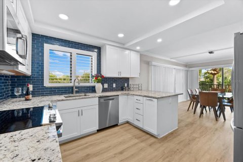 Condo in Sarasota, Florida, 2 bedrooms  № 1555005 - photo 10