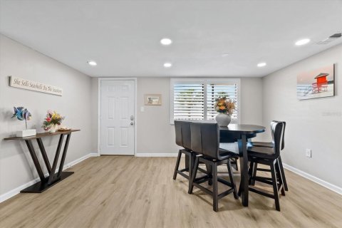 Condo in Sarasota, Florida, 2 bedrooms  № 1555005 - photo 16