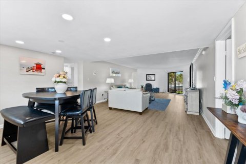 Condo in Sarasota, Florida, 2 bedrooms  № 1555005 - photo 14