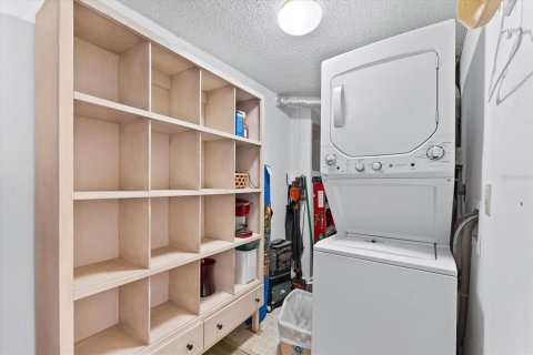 Condo in Sarasota, Florida, 2 bedrooms  № 1555005 - photo 23