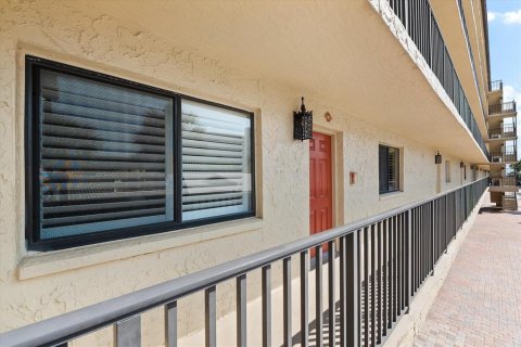 Condo in Sarasota, Florida, 2 bedrooms  № 1555005 - photo 24