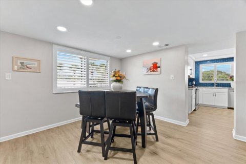 Condo in Sarasota, Florida, 2 bedrooms  № 1555005 - photo 15