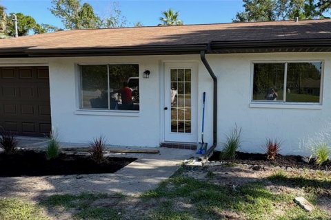 Casa en venta en Weeki Wachee, Florida, 2 dormitorios, 84.36 m2 № 1899115 - foto 1