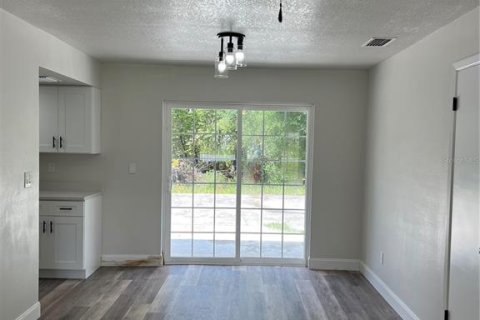 Villa ou maison à vendre à Weeki Wachee, Floride: 2 chambres, 84.36 m2 № 1899115 - photo 4