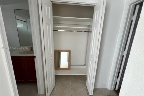 Condo in Plantation, Florida, 1 bedroom № 2264500 - photo 9