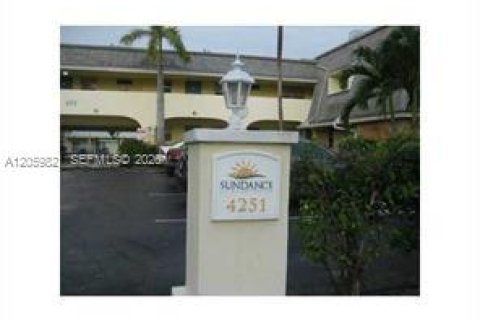 Condo in Plantation, Florida, 1 bedroom № 2264500 - photo 12