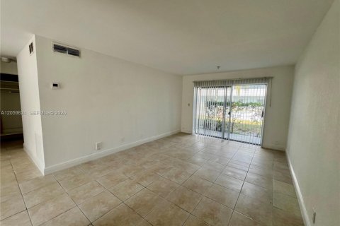 Condo in Plantation, Florida, 1 bedroom № 2264500 - photo 4