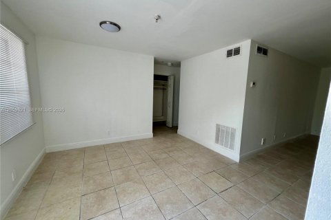 Condo in Plantation, Florida, 1 bedroom № 2264500 - photo 5
