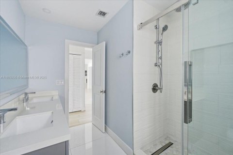 House in Marco Island, Florida 3 bedrooms № 2034257 - photo 25