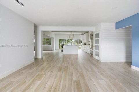 House in Marco Island, Florida 3 bedrooms № 2034257 - photo 14