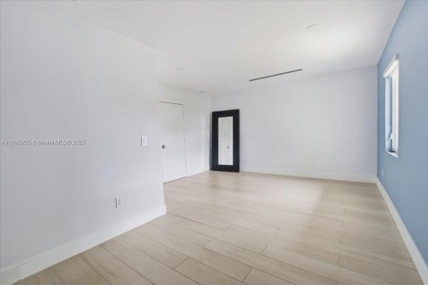 House in Marco Island, Florida 3 bedrooms № 2034257 - photo 13