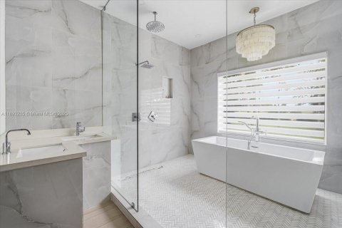 House in Marco Island, Florida 3 bedrooms № 2034257 - photo 23