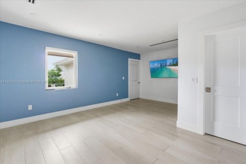 House in Marco Island, Florida 3 bedrooms № 2034257 - photo 19