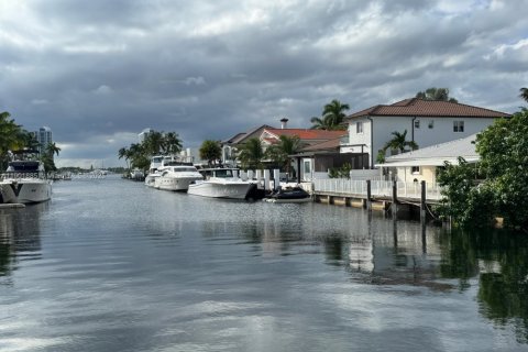 Villa ou maison à vendre à North Miami Beach, Floride: 4 chambres, 244.52 m2 № 1969184 - photo 3