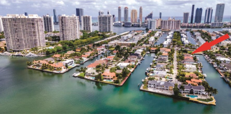 Villa ou maison à North Miami Beach, Floride 4 chambres, 244.52 m2 № 1969184