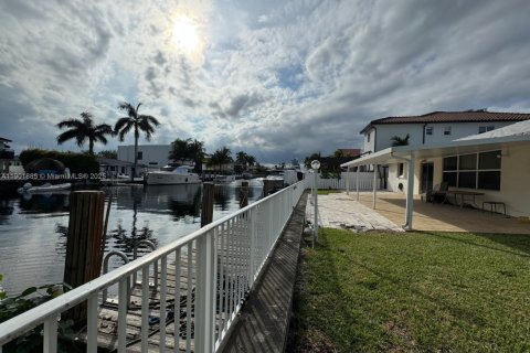 Villa ou maison à vendre à North Miami Beach, Floride: 4 chambres, 244.52 m2 № 1969184 - photo 5