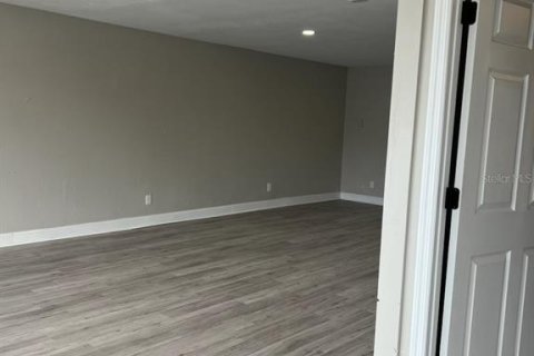 Immobilier commercial à louer à Lake City, Floride: 74.32 m2 № 906563 - photo 5