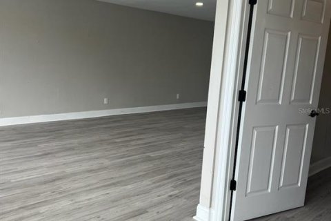 Immobilier commercial à louer à Lake City, Floride: 74.32 m2 № 906563 - photo 6