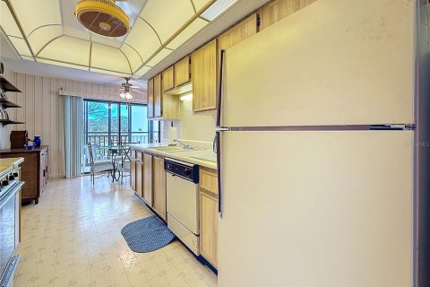 Condo in Saint Petersburg, Florida, 2 bedrooms  № 1538140 - photo 12