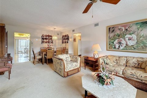 Condo in Saint Petersburg, Florida, 2 bedrooms  № 1538140 - photo 8