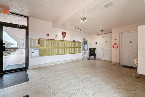 Condo in Saint Petersburg, Florida, 2 bedrooms  № 1538140 - photo 4