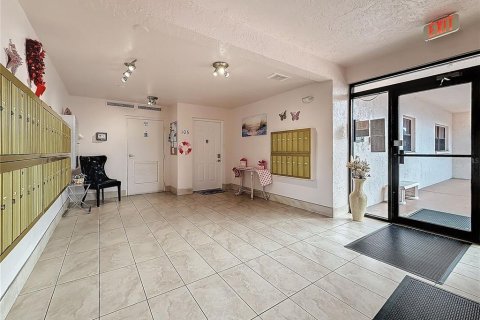 Condo in Saint Petersburg, Florida, 2 bedrooms  № 1538140 - photo 3