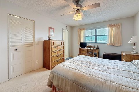 Condo in Saint Petersburg, Florida, 2 bedrooms  № 1538140 - photo 23