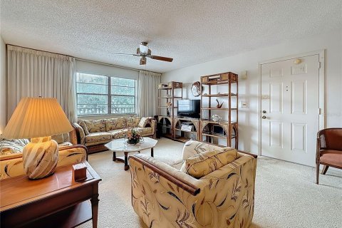 Condo in Saint Petersburg, Florida, 2 bedrooms  № 1538140 - photo 6