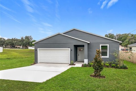 House in Eustis, Florida 3 bedrooms, 143.35 sq.m. № 1913730 - photo 2