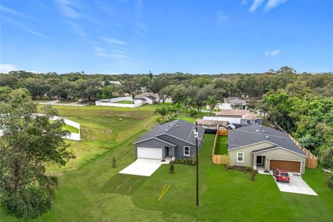 House in Eustis, Florida 3 bedrooms, 143.35 sq.m. № 1913730 - photo 3