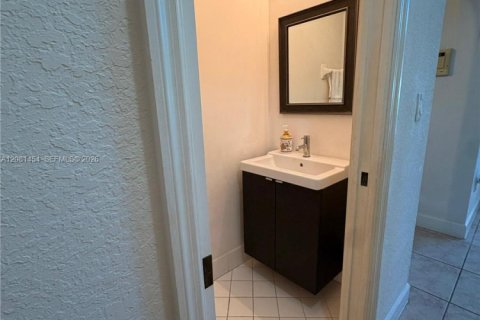 Villa ou maison à vendre à Doral, Floride: 4 chambres, 200.11 m2 № 2341403 - photo 5