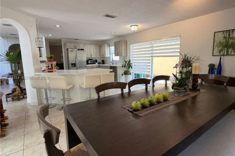 Villa ou maison à vendre à Doral, Floride: 4 chambres, 200.11 m2 № 2341403 - photo 11