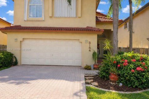 House in Doral, Florida 4 bedrooms, 200.11 sq.m. № 2341403