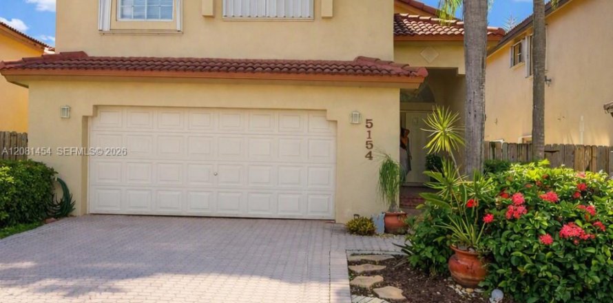 Villa ou maison à Doral, Floride 4 chambres, 200.11 m2 № 2341403