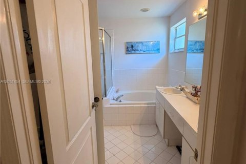 Villa ou maison à vendre à Doral, Floride: 4 chambres, 200.11 m2 № 2341403 - photo 24